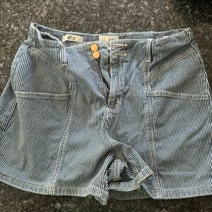 Universal Thread Women’s Striped Hi Rise Midi Shorts